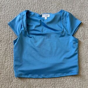 Live in the Moment Top Shirt Size L Blue Cropped Spring Summer